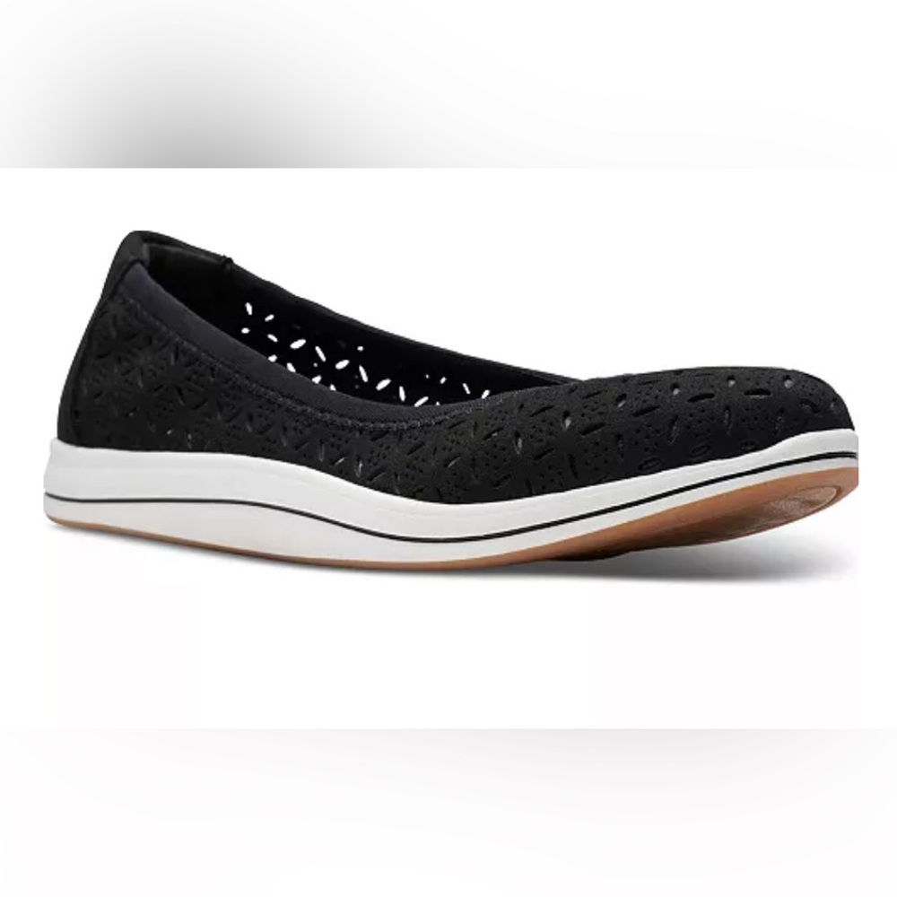 Clarks
Women's Cloudsteppers Breeze Roam Perforated Flats Black 8M